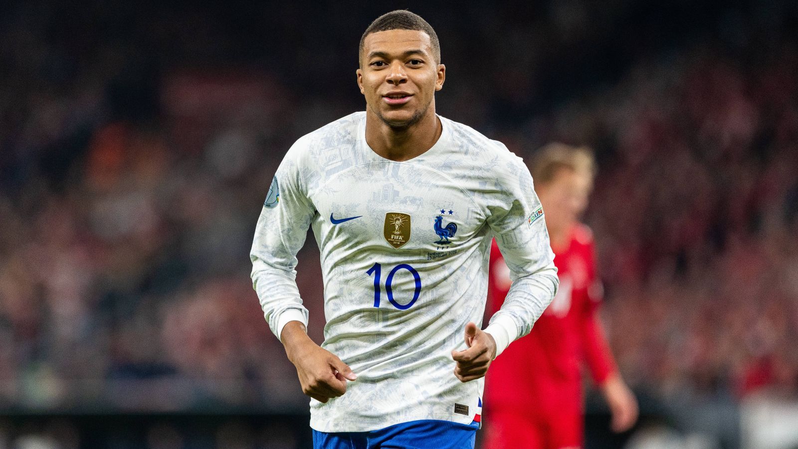 
                <strong>Platz 1: Kylian Mbappe (Frankreich)</strong><br>
                &#x2022; Position: Mittelstürmer/Linksaußen<br>&#x2022; Alter: 23<br>&#x2022; Verein: Paris St. Germain<br>&#x2022; Marktwert: <strong>160 Millionen Euro</strong><br>
              