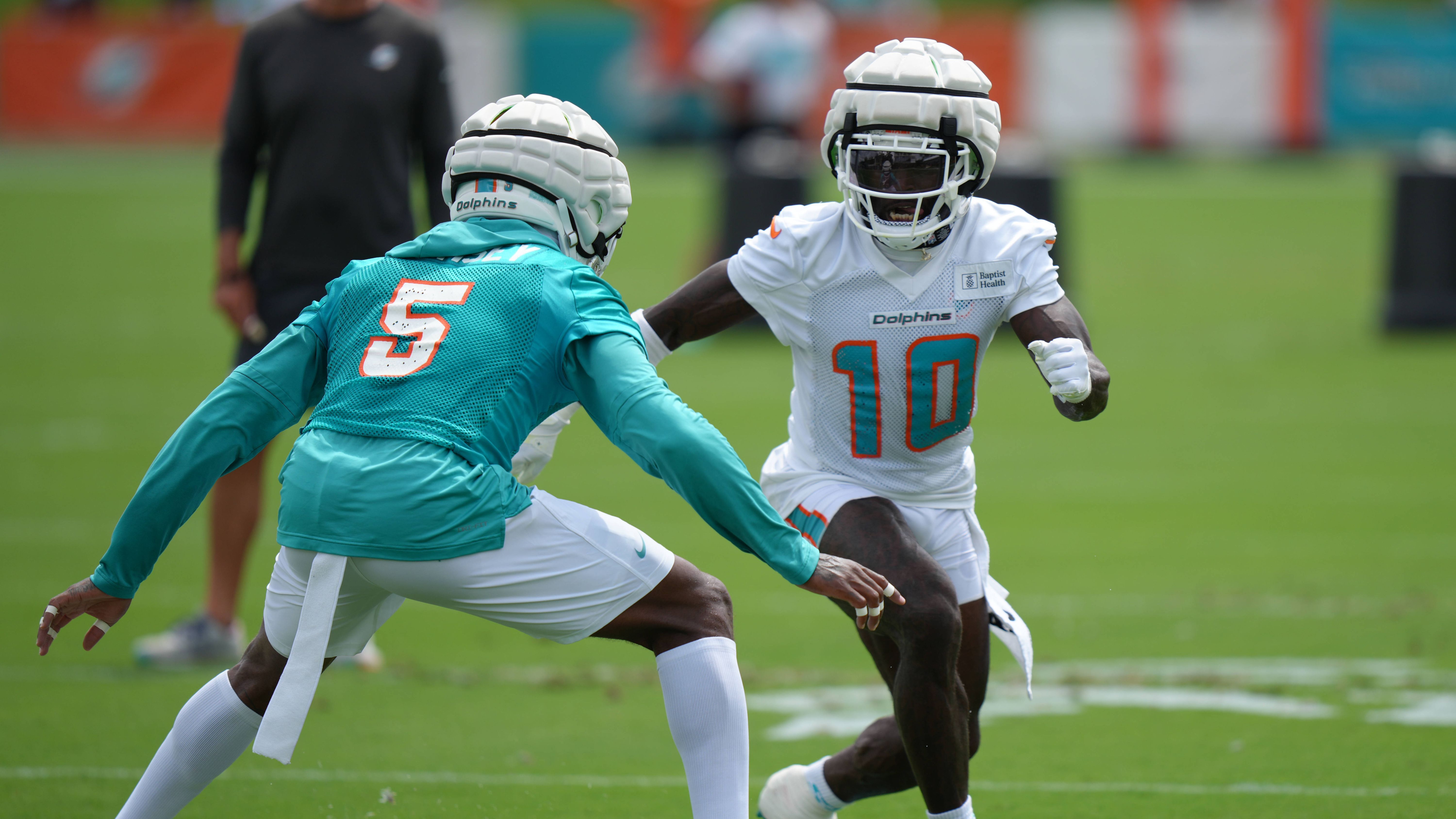 <em><strong>NFL: Trade-Kandidaten vor Saisonbeginn 2025/26</strong><br>Die Free Agency ist durch, der <a data-li-document-ref="508570" href="https://www.ran.de/sports/american-football/nfl/galerien/nach-dem-nfl-draft2025-die-groesste-baustelle-jedes-teams-508570">NFL Draft 2025</a> in trockenen Tüchern. Die <a data-li-document-ref="519894" href="https://www.ran.de/sports/american-football/nfl/galerien/nfl2025-otas-und-minicamps-die-endgueltigen-termine-fuer-die32-teams-in-der-saisonvorbereitung-519894">Saisonvorbereitung</a> läuft auf Hochtouren. Bis die reguläre Saison beginnt, können trotzdem noch einige Änderungen an den Kadern vorgenommen werden. Höchste Zeit für <strong>ran</strong>, auf mögliche Trade-Kandidaten zu blicken.</em>