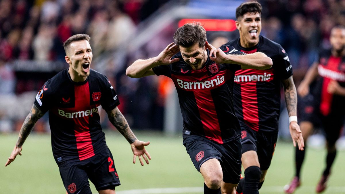 Leverkusen, Bayarena, 11.04.2024: Jonas Hofmann (Leverkusen) celebrates scoring the 1:0 goal qith Alejandro Grimaldo (Leverkusen) (L) during the Europa League match Bayer 04 Leverkusen vs. West Ham...