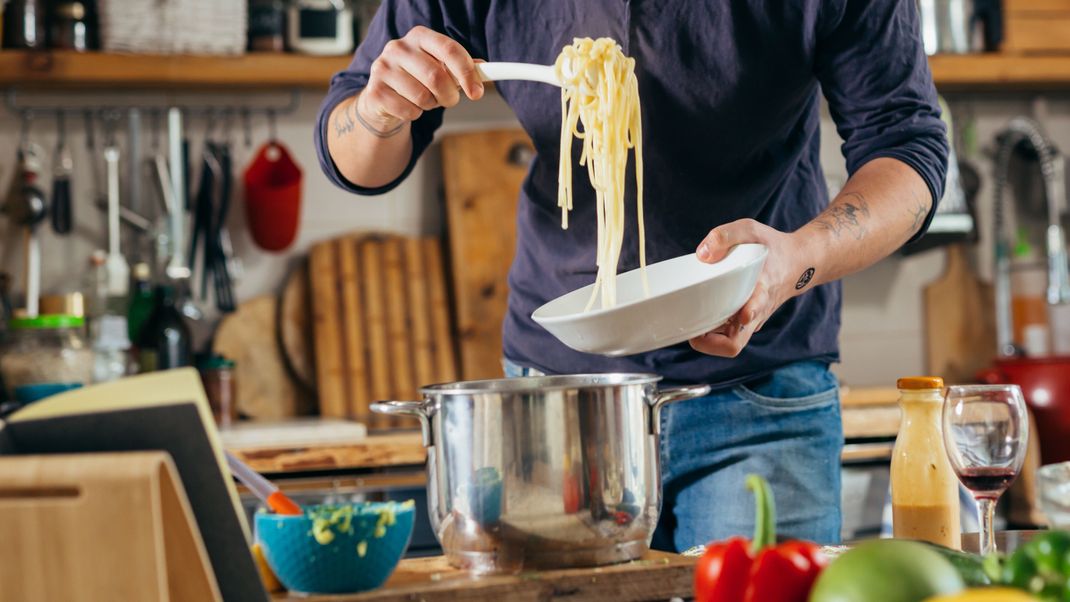 Keine Lust oder Zeit zu kochen? Wir haben vier leckere Rezepte mit minimalem Aufwand für dich.