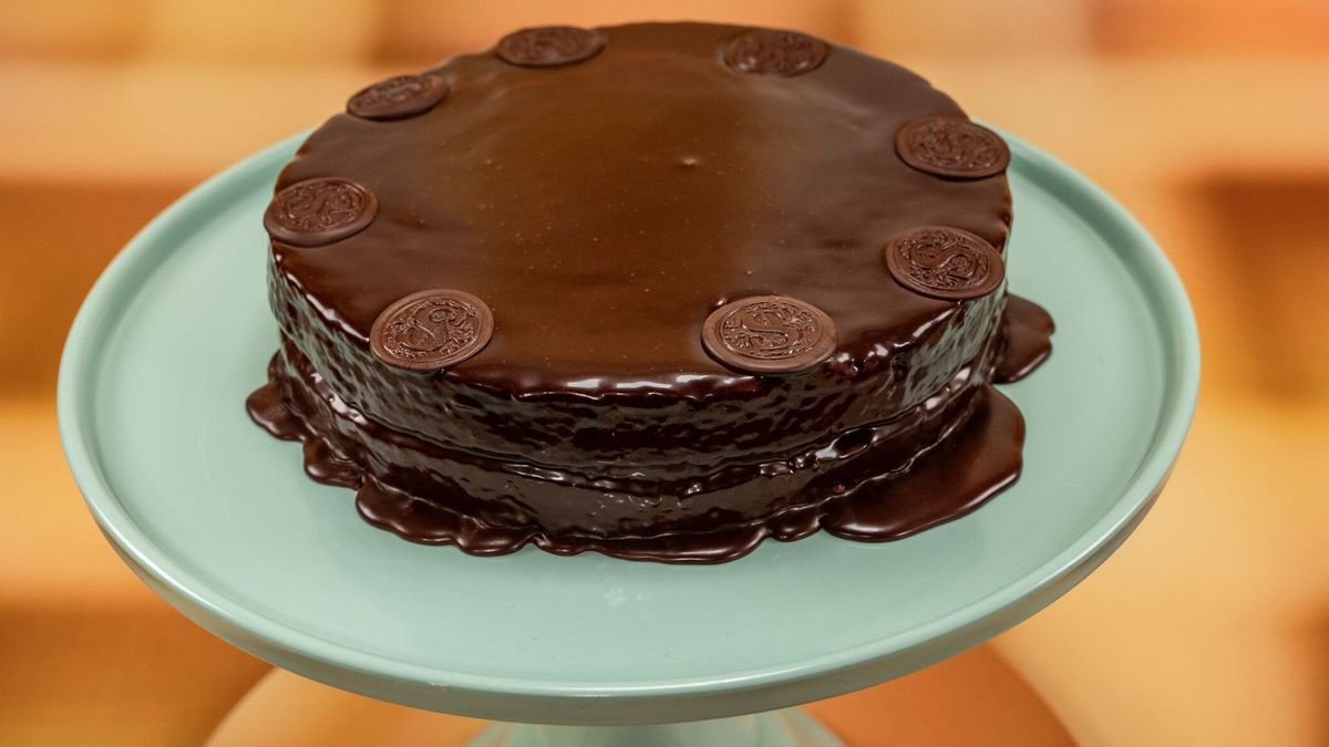 Sachertorte mit Marillen-Konfitüre: Rezept aus Das große Backen