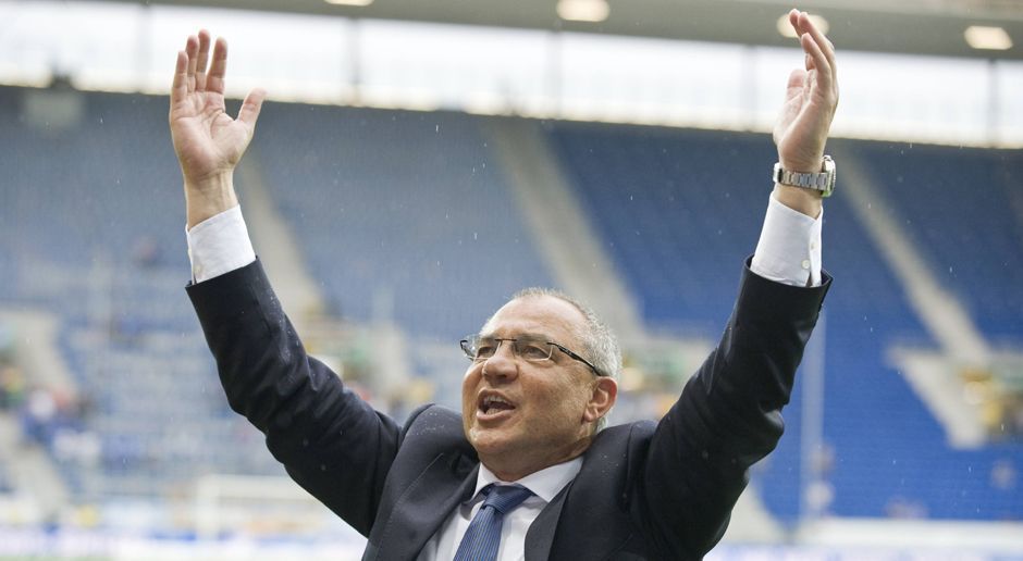 
                <strong>2011: Magath kehrt zurück</strong><br>
                Der Abstieg kann mit einem 3:1 gegen die TSG Hoffenheim gerade noch so eben verhindert werden. Rückkehrer Felix Magath wird als Messias gefeiert. Allerdings nicht für ewig: Ende Oktober 2012 erfolgt die Entlassung, als der VfL Wolfsburg auf den letzten Tabellenplatz abrutscht.
              