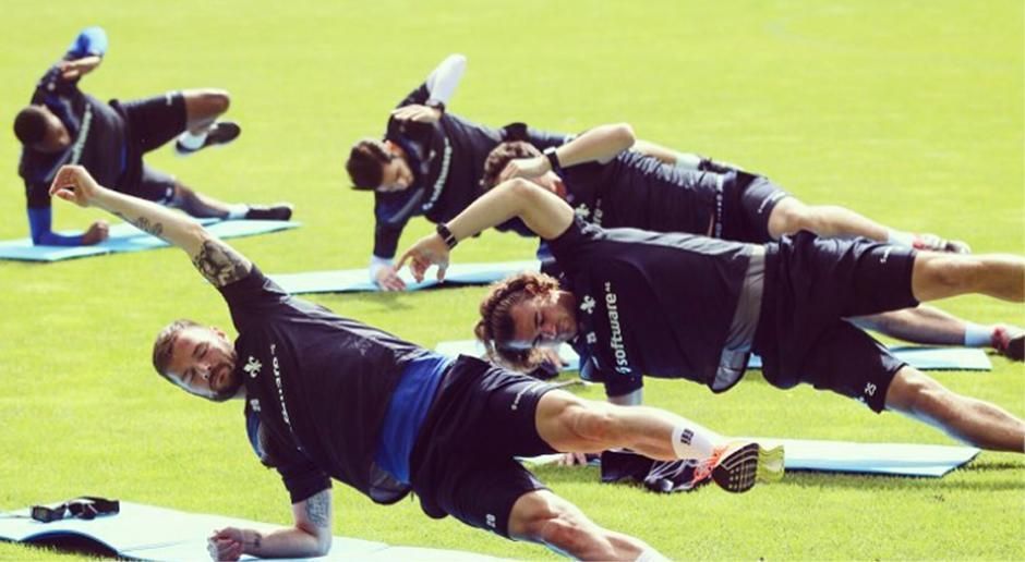 
                <strong>SV Darmstadt 98</strong><br>
                Auch die Lilien sind zurück im Training - allerdings ohne Darmstadt-Abgang Sandro Wagner ...
              