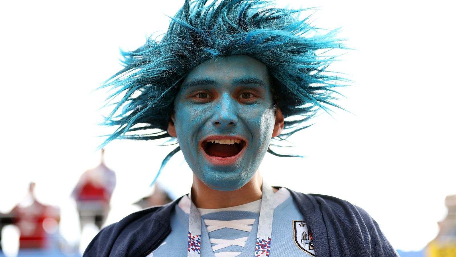 
                <strong>Fan aus Uruguay</strong><br>
                Dieser Fan sieht blau! Er kommt aus Uruguay.
              