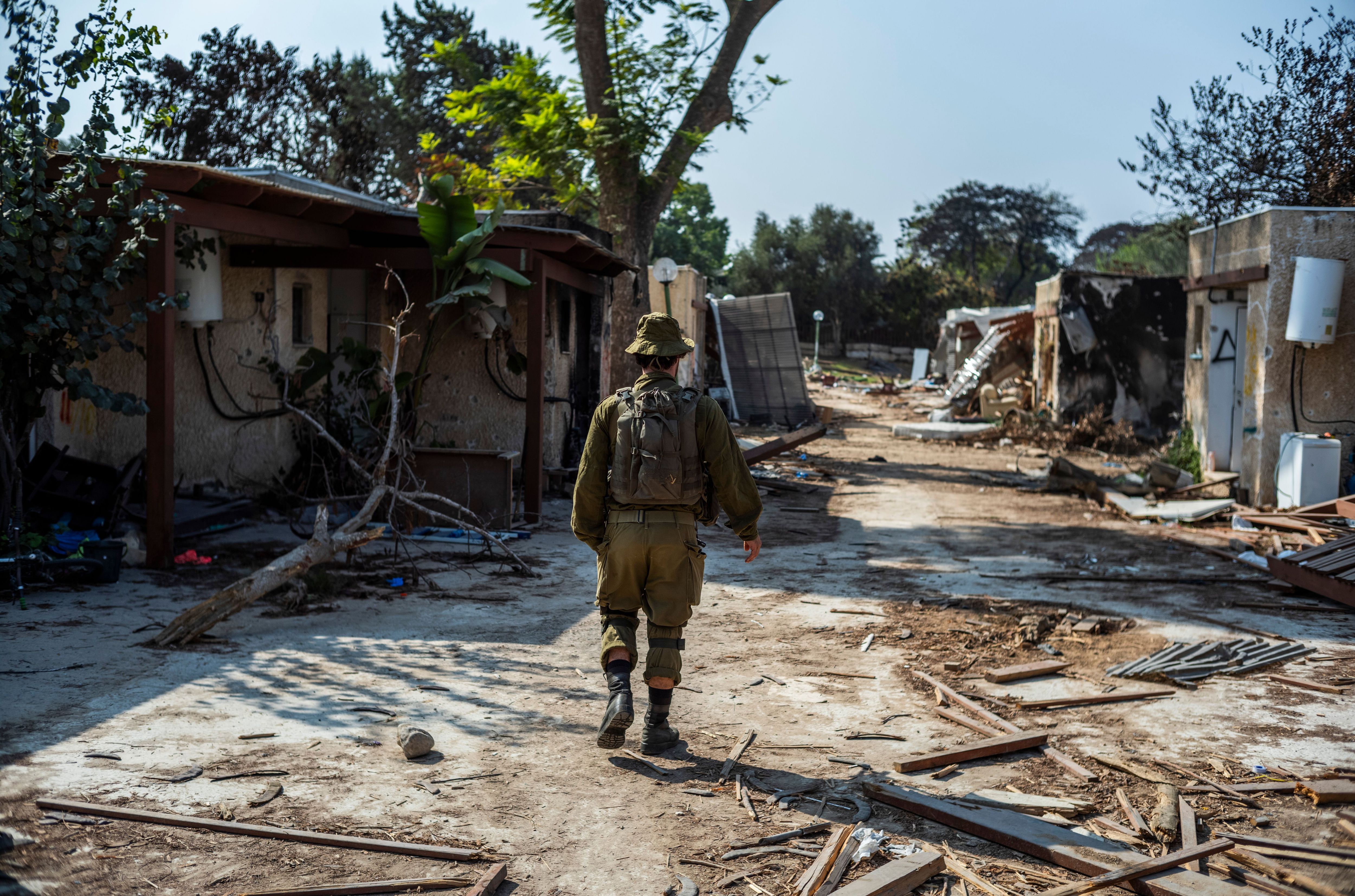 Der Terrorangriff der Hamas sowie weiterer palästinensischer Milizen am 7. Oktober 2023 hat das Leben in Israel sowie von Jüdinnen und Juden weltweit verändert. 1.170 Menschen wurden getötet, über 5.400 verletzt.