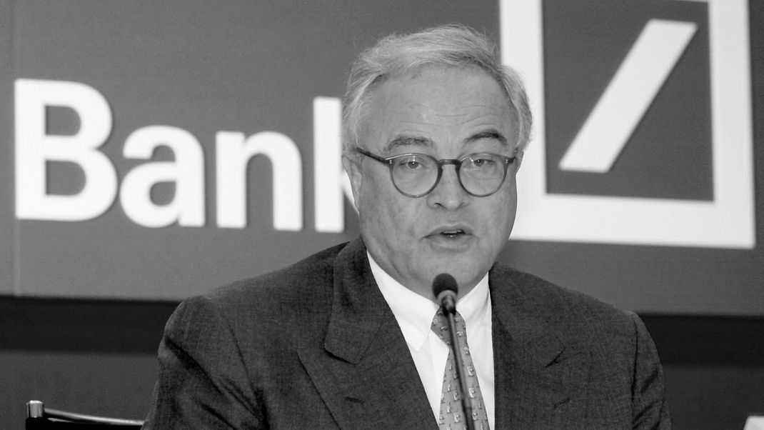 Rolf-Ernst Breuer, der ehemalige Vorstandssprecher und Aufsichtsratsvorsitzende der Deutschen Bank, ist am Mittwoch im Alter von 86 Jahren nach längerer Krankheit im Kreise seiner Familie verstorben.