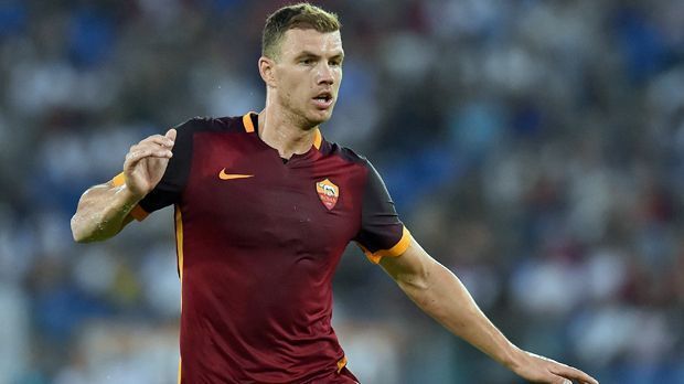 
                <strong>Edin Dzeko (AS Rom)</strong><br>
                Platz 3: Edin Dzeko - Der Angreifer ist natürlich das Gehaltsniveau der Premier League gewohnt. Der Leihspieler von Manchester City soll beim AS Rom satte 4,5 Millionen Euro kassieren. Mit einem Tor und einer Vorlage hat der Bosnier zumindest einen Bruchteil der Summer schon in Form von Leistung zurückbezahlt.
              