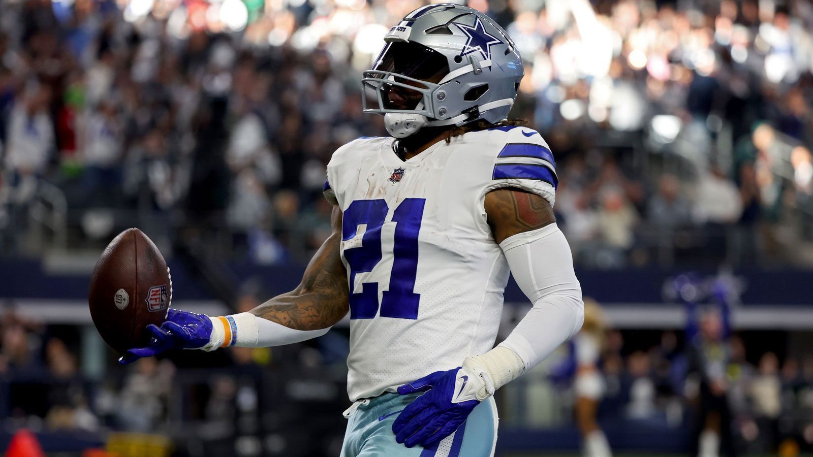 <strong>Ezekiel Elliott (Running Back, Dallas Cowboys): 6 Spiele</strong><br>
                Im Jahr 2016 sah sich der langjährige Cowboys-Back Vorwürfen wegen häuslicher Gewalt ausgesetzt. Daher musste Ezekiel Elliott 2017 auf Anordnung der Liga sechs Partien aussetzen.
