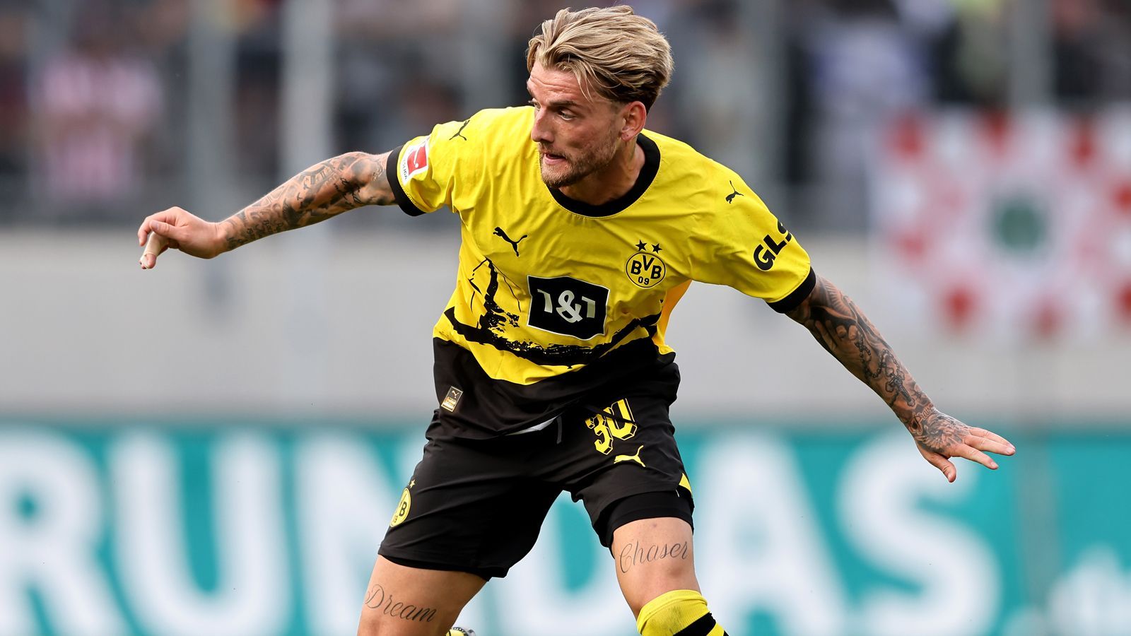 <strong>Ex-BVB-Spieler benennt sich um</strong><br>Ole Pohlmann verließ Borussia Dortmund in diesem Sommer für rund 1,6 Millionen Richtung Portugal. Der FC Rio Ave sicherte sich die Dienste des Deutschen, der jetzt auf einen anderen Namen hört. Hierzulande tut sich wohl kaum einer mit der Aussprache seines Namens schwer - in Portugal ist das anders...