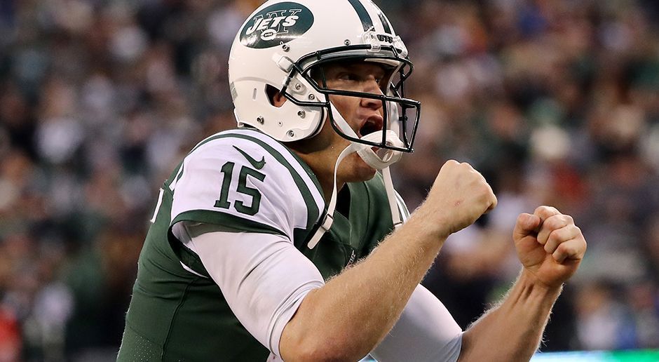 
                <strong>AFC Offense:</strong><br>
                Josh McCown, QB, New York Jets  (38:31 gegen Kansas City Chiefs)Großartiger Tag für Josh McCown und die viel belächelten Jets. Seine Statistiken lesen sich wie die der ganz großen Quarterbacks. 26 von 36 Pässen kommen an, damit erzielt er 331-Passing Yards und einen Touchdown. Ganz nebenbei läuft McCown noch zweimal selbst in die Endzone - für insgesamt 19 Yards bei 7 Versuchen.
              