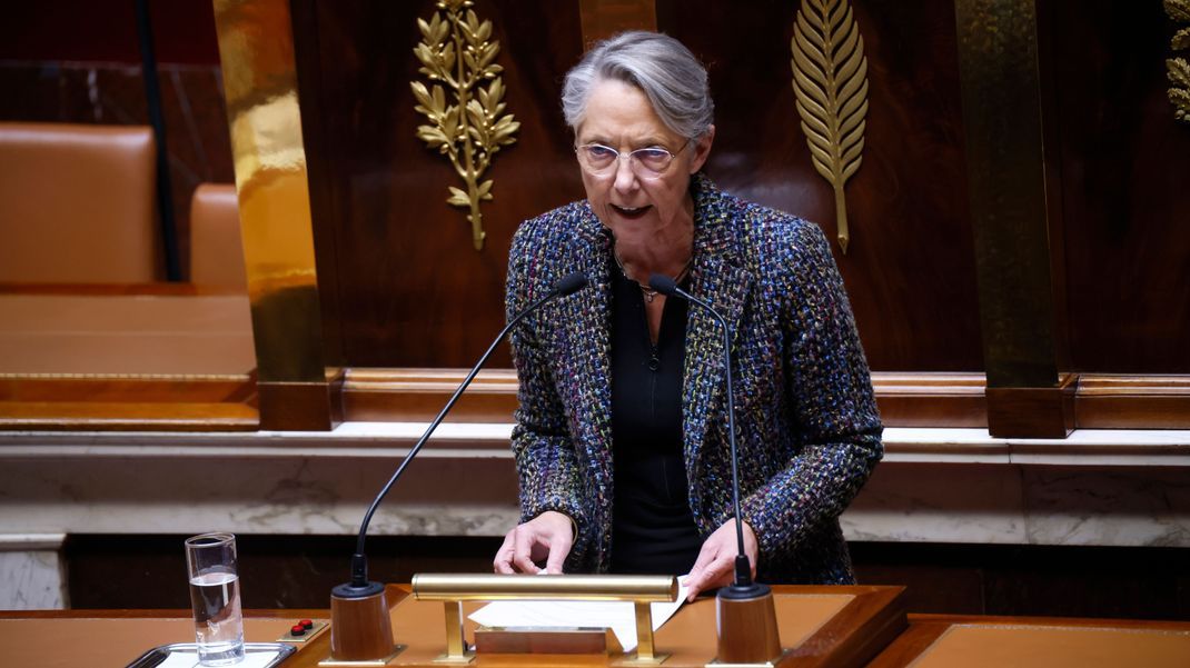 Élisabeth Borne, Premierministerin von&nbsp;Frankreich, hält eine Rede in der Nationalversammlung.