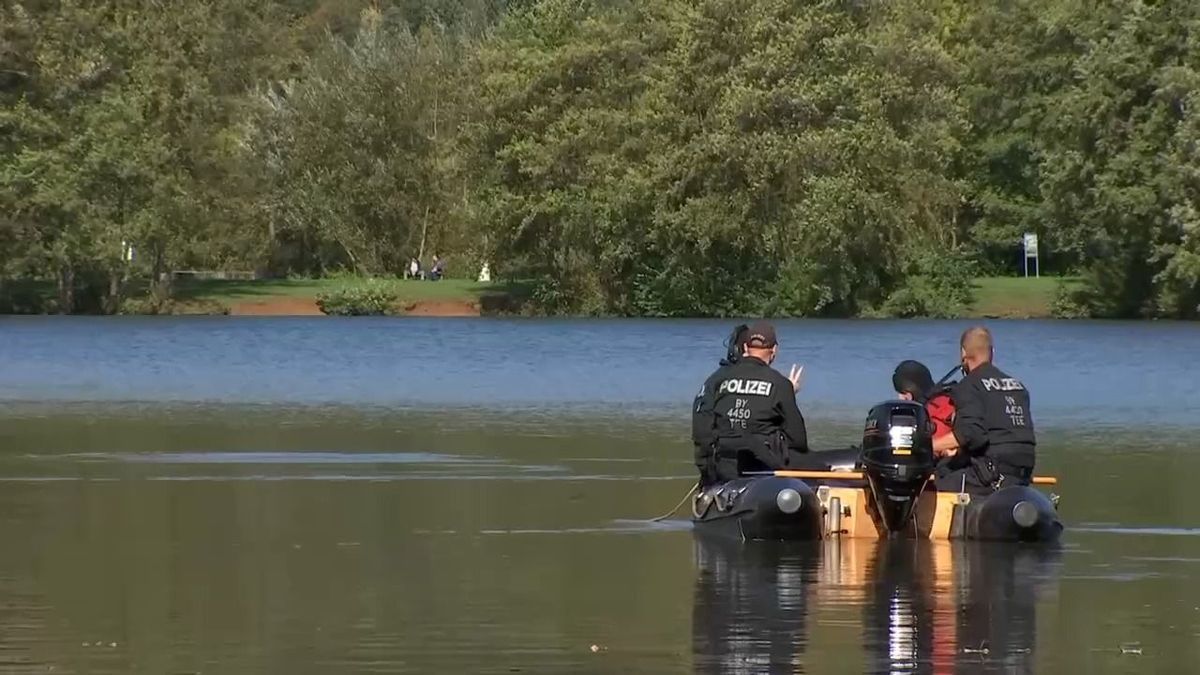 Polizeitaucher suchen nach verschwundener Ehefrau