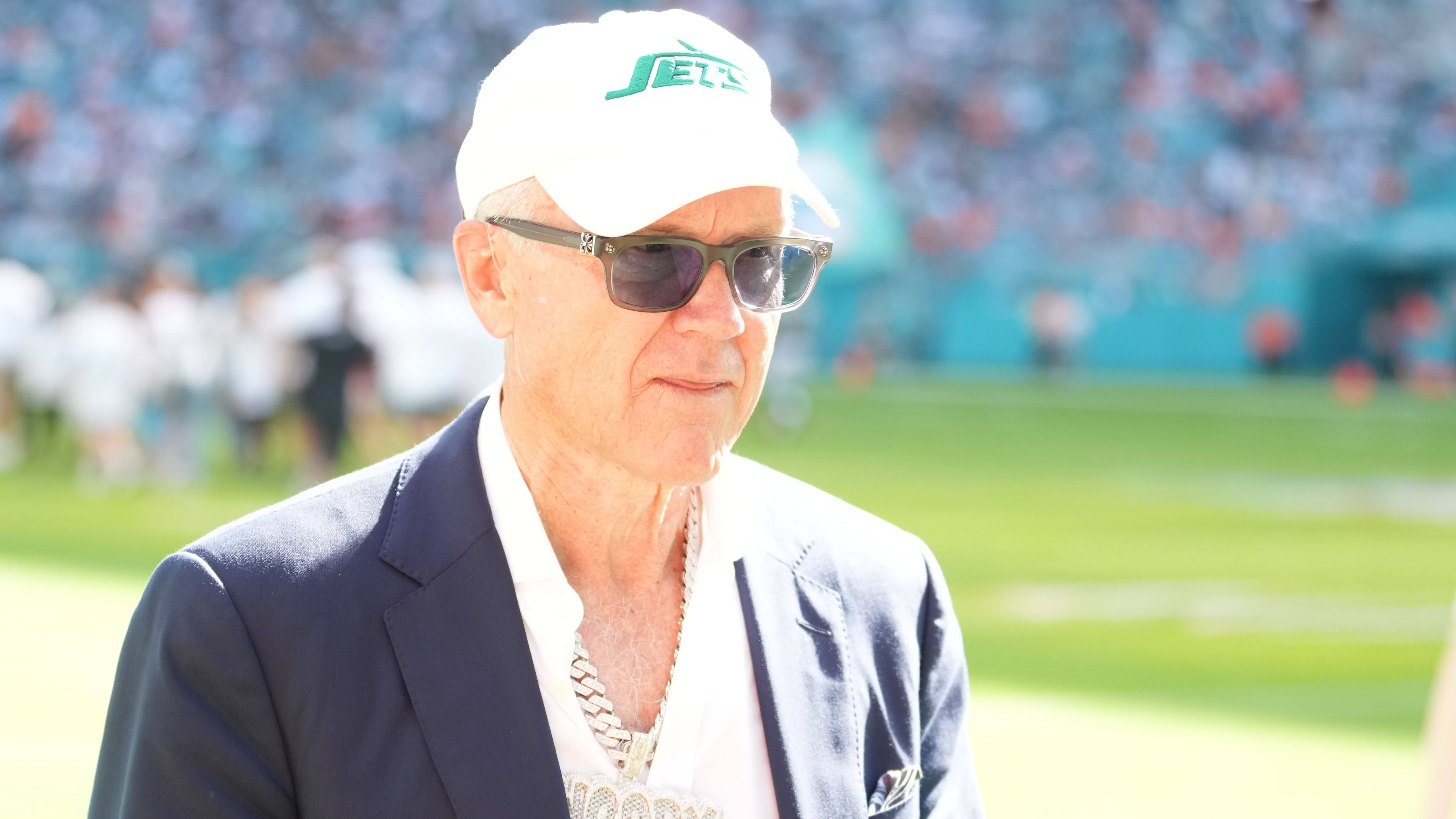 <strong>Woody Johnson (New York Jets)</strong><br>Note B-