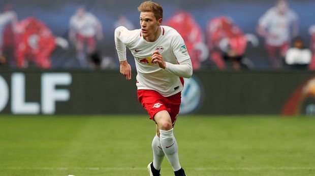 
                <strong>Linksverteidiger - Marcel Halstenberg (RB Leipzig)</strong><br>
                Für Marcel Halstenberg startete der Weg ganz nach oben einst auch in der 2. Bundesliga - und nun träumt der Linksverteidiger von der WM 2018. Der Leipziger durfte zuletzt gegen England erstmals im DFB-Team vorspielen, da er sich zuvor über rund anderthalb Jahre bei den Sachsen mit guten Leistungen für eine Nominierung aufdrängte. In der laufenden Saison überzeugt der 26-Jährige weiterhin durch gutes Abwehrverhalten, aber auch durch Qualitäten in der Offensive, wo er zwei Tore vorbereitet hat.
              