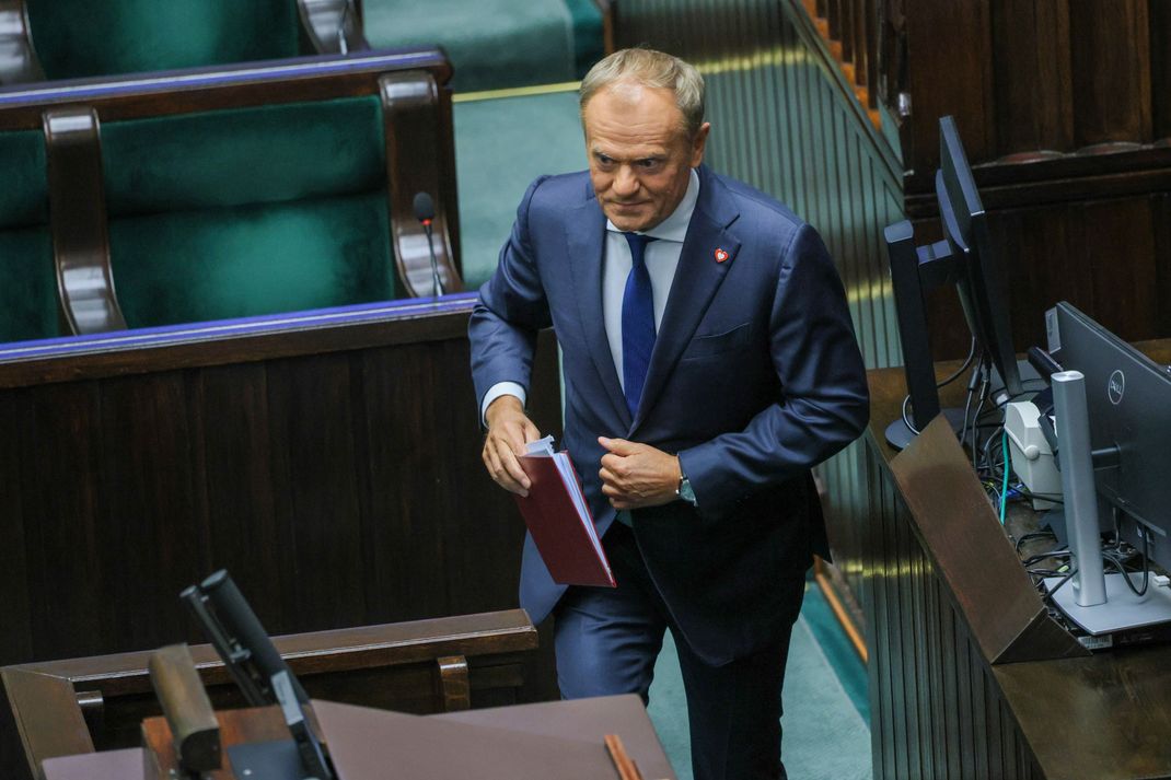 Nachdem sein Kandidat die polnischen Präsidentschaftswahlen verloren hatte, rief Premier Tusk (Bild) das Parlament zu einem Vertrauensvotum auf. Dieses hat er nun überstanden.