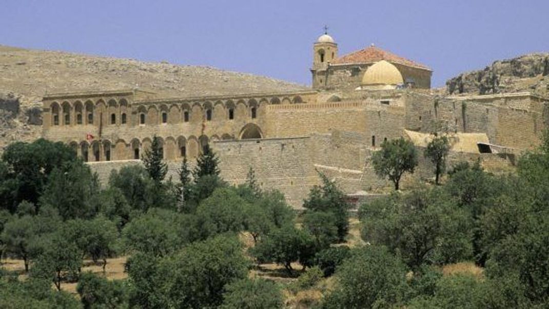 Das syrisch-orthodoxe Kloster Dayro d-Mor Hananyo liegt im Tur-Abdin-Gebirge