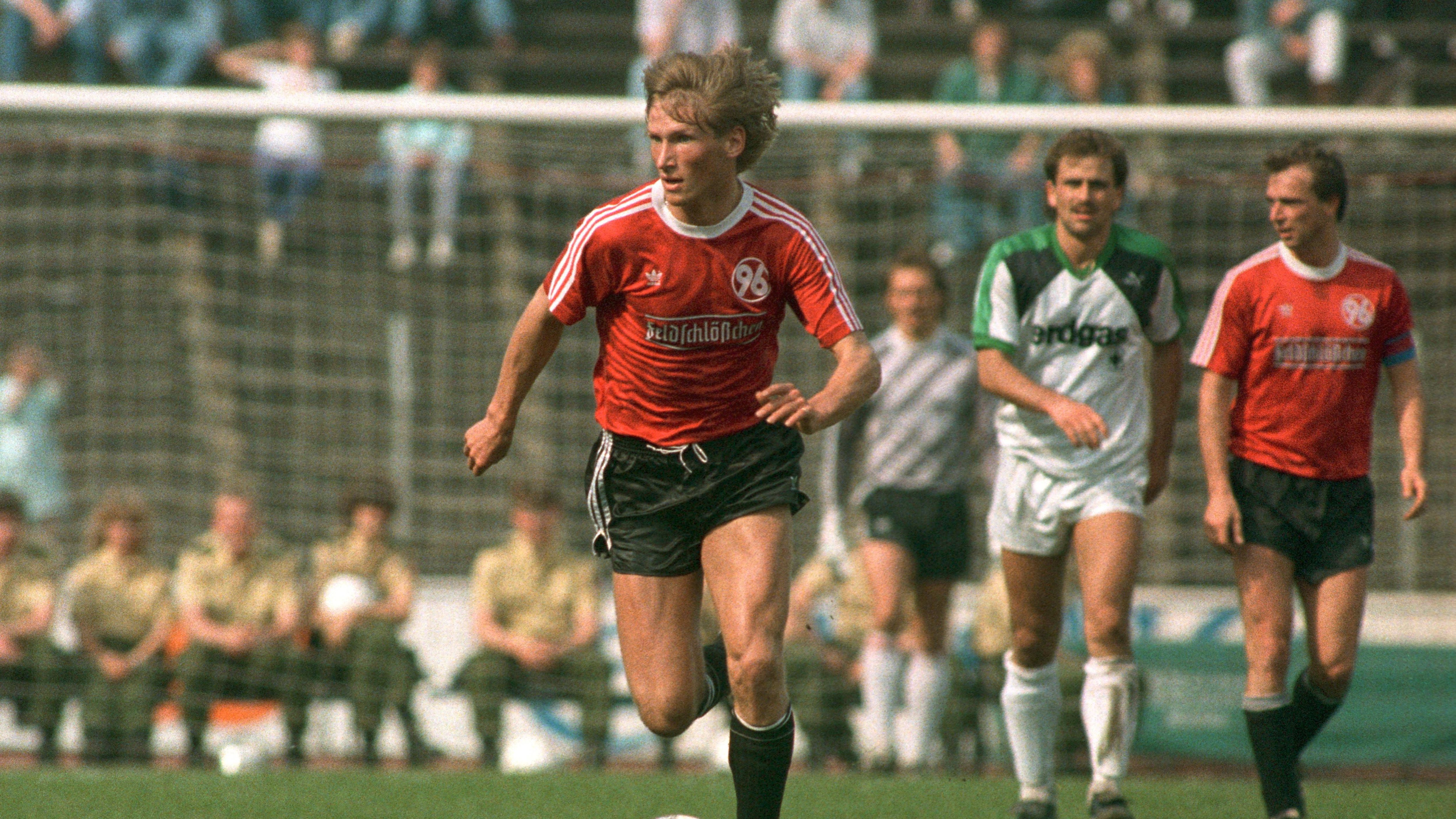 <strong>Detlev Dammeier</strong><br>Sechs WM-Spiele, ein Tor. Der Mittelfeldmann war im Profi-Fußball fleißig, sammelte ab 1986 für Hannover 96, den HSV, Wolfsburg und Bielefeld 275 Spiele in der 2. und 248 Einsätze in der Bundesliga. Beendete seine Karriere 2006.