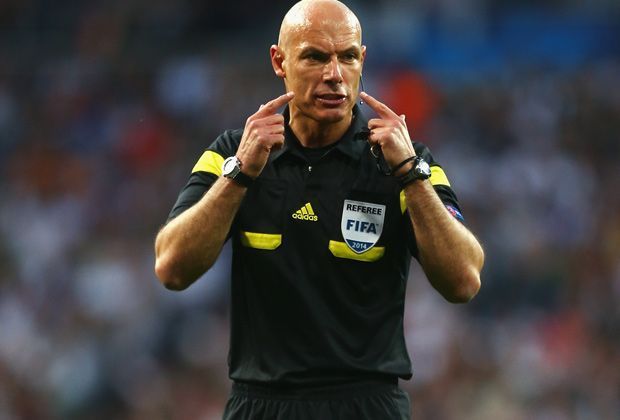 
                <strong>Real Madrid - Bayern München 1:0</strong><br>
                Entschlossener Blick: Schiedsrichter Howard Webb aus England hat die Partie voll im Griff.
              
