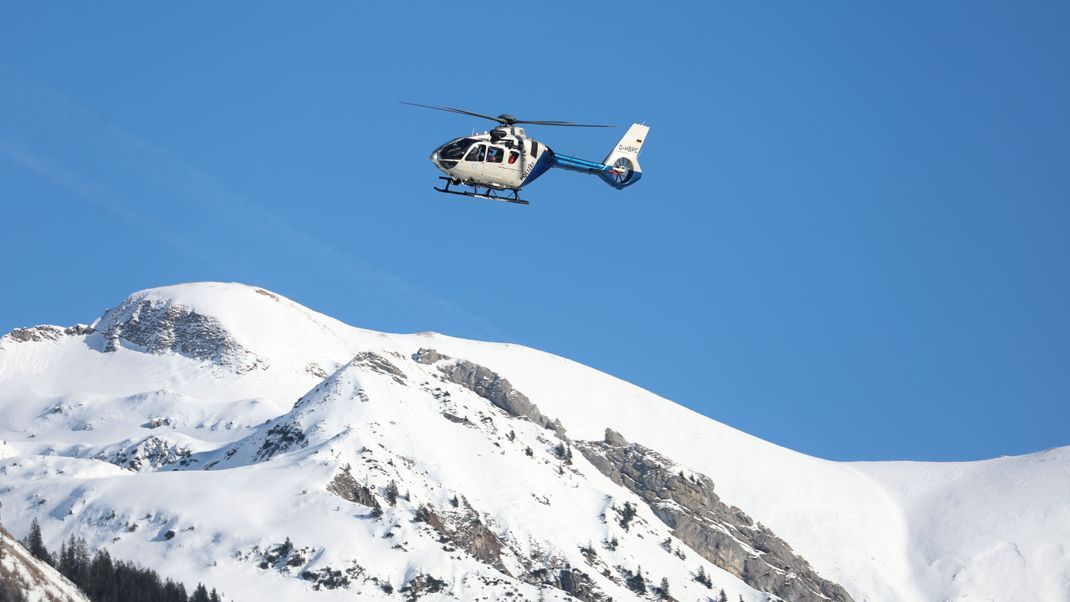 Bei einem Hubschrauberabsturz in einem kanadischen Skigebiet sind mindestens drei Menschen ums Leben gekommen. (Symbolbild)