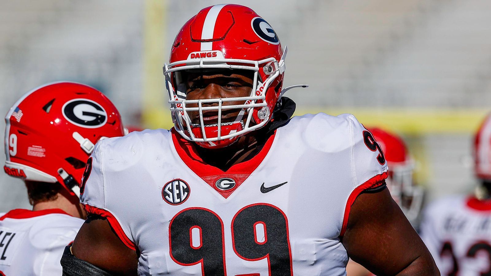 
                <strong>15. Pick: Philadelphia Eagles - Jordan Davis, DT, Georgia</strong><br>
                Gleich mit dem nächsten Pick geht mit Jordan Davis der nächste Defensive Tackle aus Georgia vom Board. Er steht jetzt in den Diensten der Philadelphia Eagles.
              