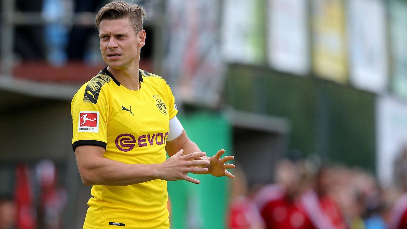 
                <strong>Lukasz Piszczek</strong><br>
                Alter: 34Marktwert: 3 Millionen EuroGehalt: 4 Millionen Euro
              