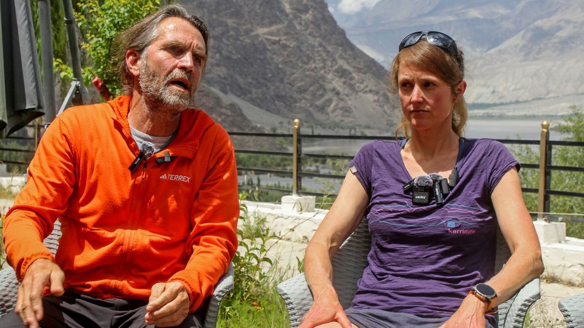 Huber (l.) sprach am Donnerstag in Pakistan zu Medien
