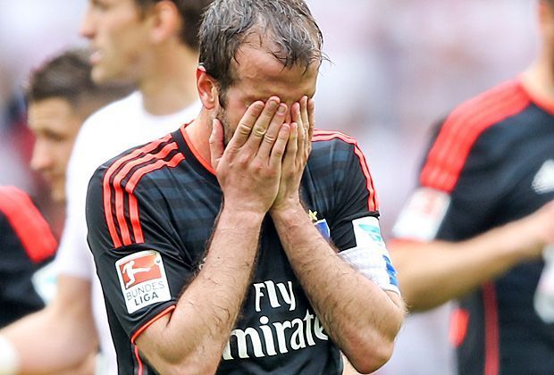 
                <strong>Rafael van der Vaart (Hamburger SV)</strong><br>
                Das Kapitel Rafael van der Vaart beim HSV könnte sich bereits erledigt haben, der Niederländer holte sich beim VfB seine zehnte Gelbe Karte ab und fehlt somit im Abstiegs-Finale gegen Schalke. Nur bei einer möglichen Relegation wird sich der Spielmacher das HSV-Trikot nochmal überstreifen.
              