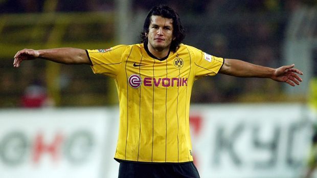 
                <strong>Nelson Valdez </strong><br>
                Nelson Valdez - 2010: Bei Borussia Dortmund war der Stürmer lange gesetzt. Durch seine Einsatzbereitschaft gewann er die Herzen vieler Fans. 2010 verließ der damals 26-Jährige den Verein und heuerte bei Hercules Alicante an. Seitdem folgten die Stationen Russland, Griechenland, Abu Dhabi und bei Eintracht Frankfurt. Länger als eine Saison blieb Valdez nie mehr bei einem Verein. Heute spielt er für die Seattle Sounders in Amerika. 
              