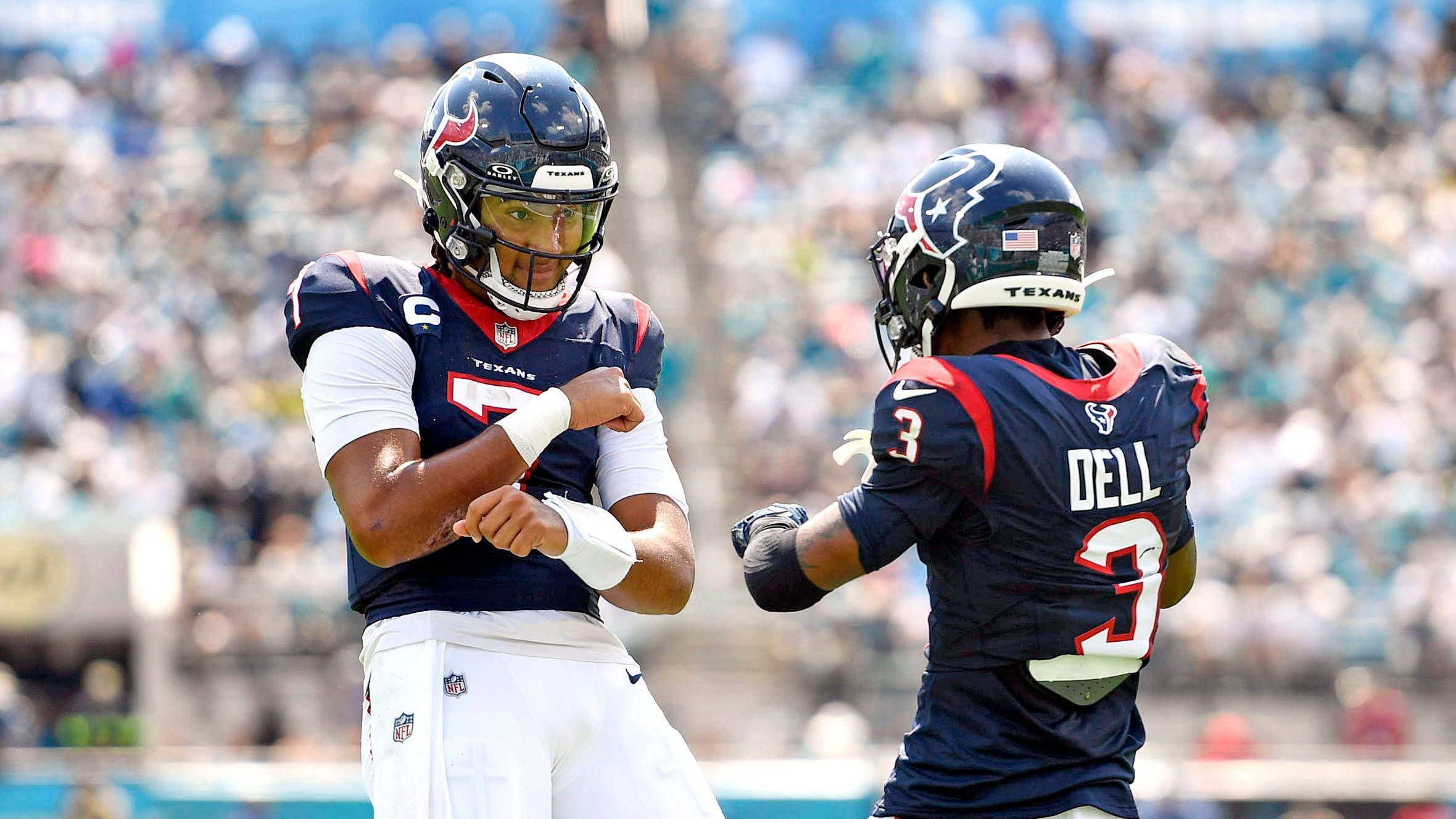 <strong>Platz 5: Houston Texans<br></strong>Die Texans investierten weiter in die junge, talentierte Offensive um Quarterback C.J. Stroud und holten mit Stefon Diggs und Joe Mixon zwei potenzielle Unterschiedsspieler. Blake Fisher verstärkt eine ohnehin gute Offensive Line. Außerdem wurde mit Koordinator Bobby Slowik der Kopf hinter der Offensive gehalten. Die Texans haben viel Talent - und kaum Schwachstellen.