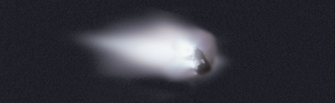 Der Kern des legendären Halley’schen Kometen! Am 14. März 1986 besucht die Sonde ESA-Giotto den durch das Sonnensystem rasenden Himmelskörper, dessen leuchtender Schweif von der Erde aus nur alle 74 Jahre zu sehen ist.