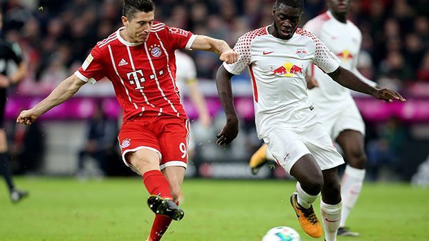 
                <strong>Dayot Upamecano (RB Leipzig)</strong><br>
                Muss nach der Herausstellung von RB-Kapitän Willi Orban den Abwehrchef spielen. Gibt bei den zwei Gegentoren in der ersten Halbzeit eine unglückliche Figur ab. Wirkt häufig überfordert. ran-Note: 4
              