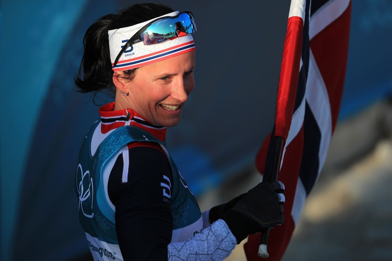 Erfolgreichste Athletin: Norwegerin Marit Björgen schnitt in der Geschichte der Winterspiele am besten ab. Die Langläuferin gewann zwischen 2002 und 2018 ganze 15 Medaillen, davon 8 goldene, 4 silberne und 3 bronzene. Außerdem wurde sie 18-mal Weltmeisterin. Das Foto zeigt sie bei ihren letzten Spielen im südkoreanischen Pyeongchang 2018. In diesem Jahr beendete sie ihre Karriere. 