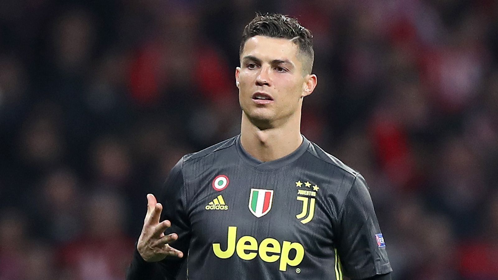 
                <strong>Sturm: Cristiano Ronaldo (Juventus Turin)</strong><br>
                Absolvierte Spiele im Wettbewerb 2018/19: 12
              