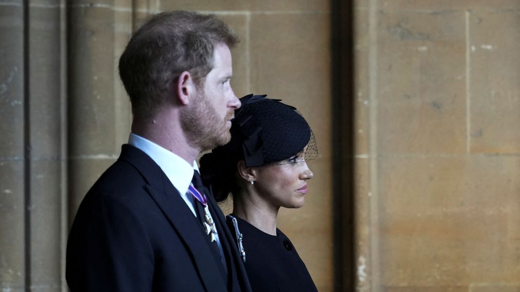 Stecken Prinz Harry und Herzogin Meghan tatsächlich in einer Ehekrise? Alle Infos dazu gibt es hier.