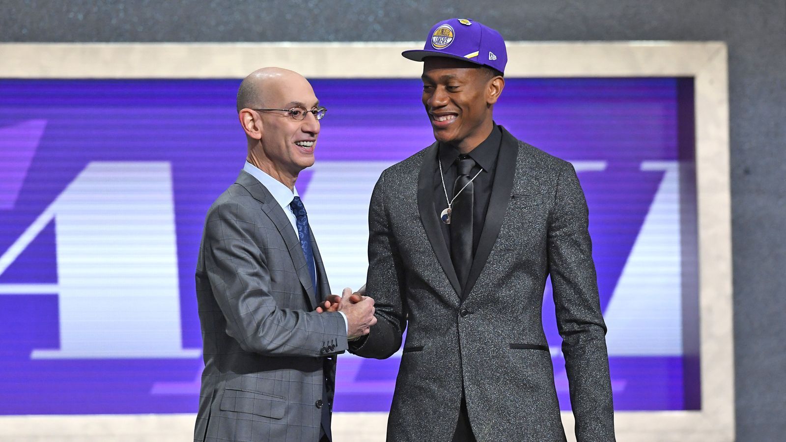 
                <strong>Pick 4: De'Andre Hunter - Los Angeles Lakers</strong><br>
                Small ForwardUniversity of VirginiaSofort getradet zu den Atlanta Hawks.
              