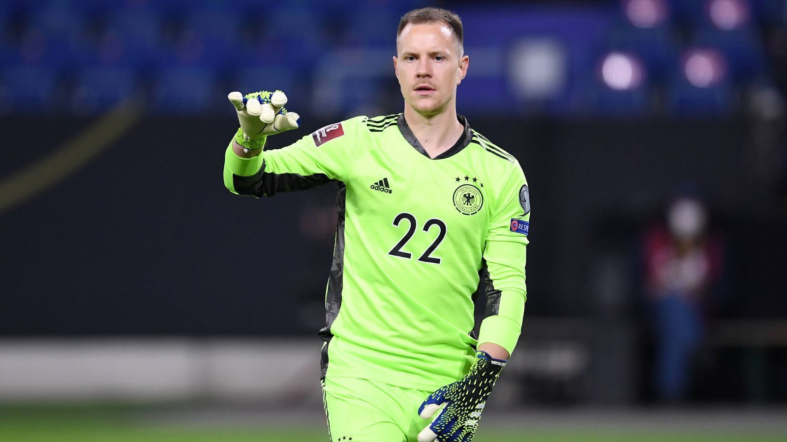 
                <strong>Tor: Marc-Andre ter Stegen (FC Barcelona)</strong><br>
                Auch die Nummer zwei hinter Neuer steht nicht zur Debatte. Marc-Andre ter Stegen ist der zweitbeste deutsche Keeper der aktuellen Spielzeit und rettete den FC Barcelona in dieser Saison schon einige Male vor Gegentoren. Wenn Neuer ausfallen sollte, dann ist das deutsche Tor noch immer mit Weltklasse besetzt.
              