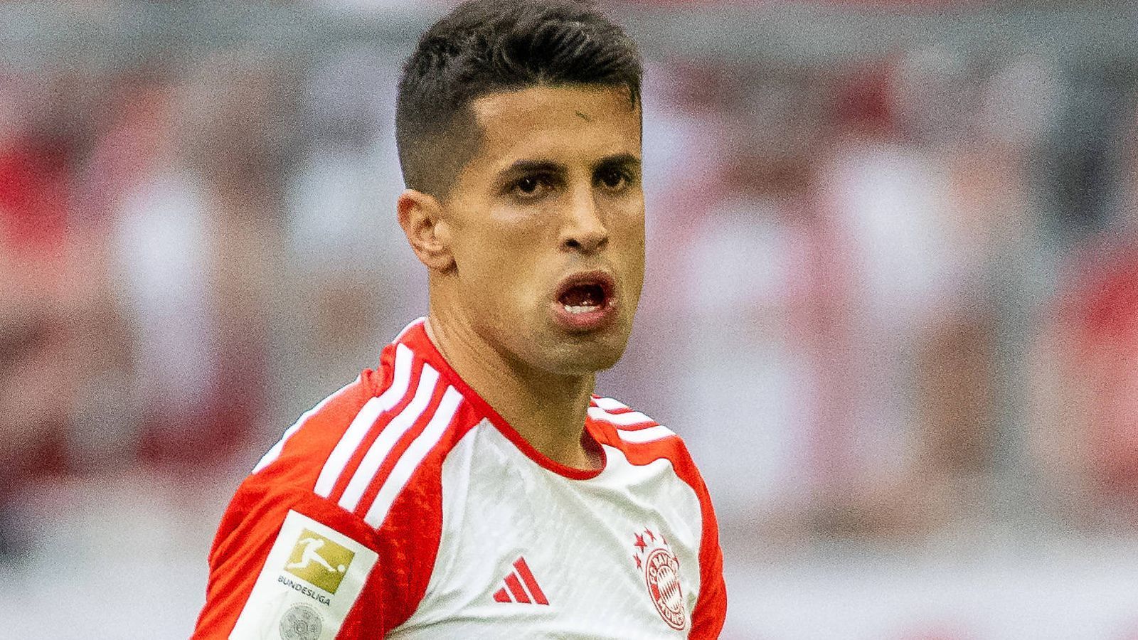 
                <strong>Joao Cancelo (FC Bayern München) </strong><br>
                Liefert wieder sehenswerte Kabinettstückchen, initiiert mit einem feinen Pass das 1:0 durch Gnabry. Findet immer Lösungen – auch wenn mehrere Leipziger ihn attackieren. Heute war aber nicht der Tag für Zauberei. ran-Note: 2
              