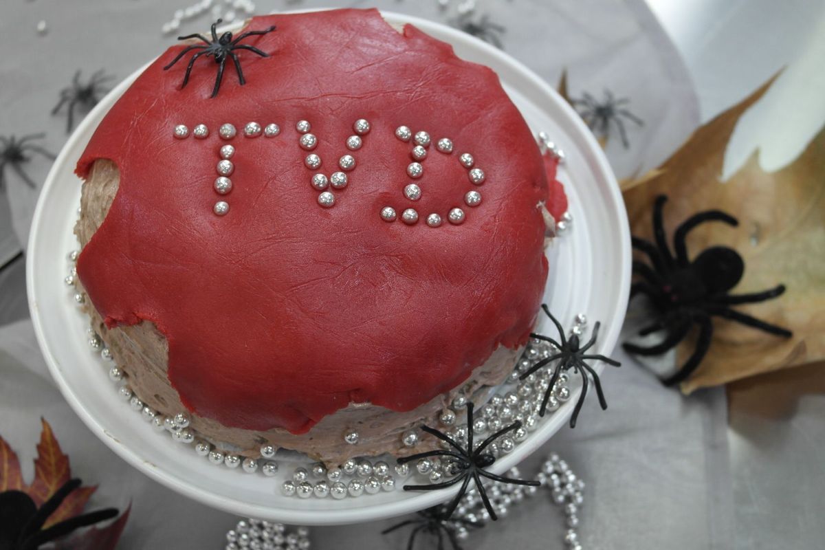 Enie backt: Rezept-Bild Vampire Diaries Torte