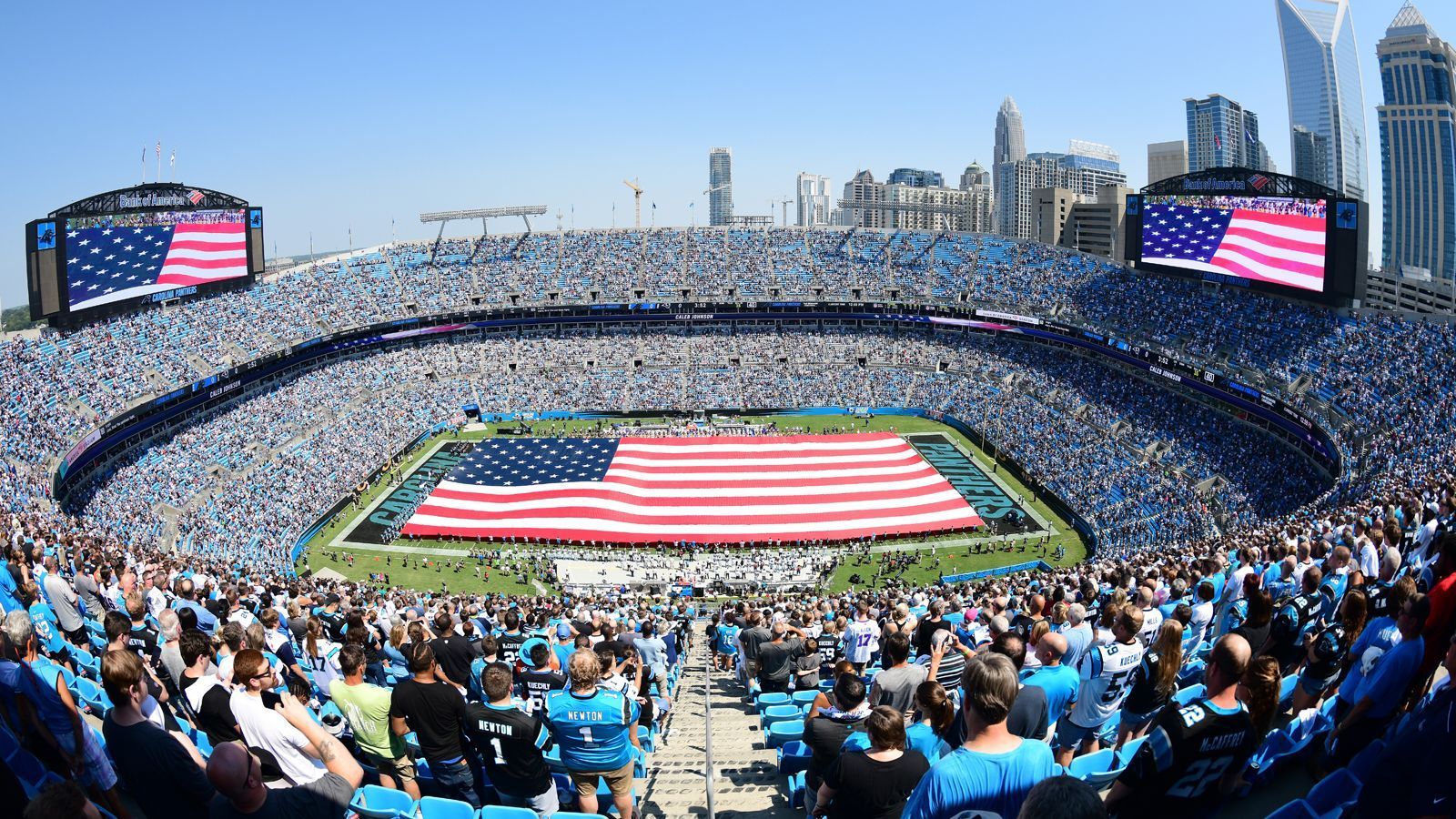 
                <strong>Platz 7: Bank of America Stadium (75.523 Plätze)</strong><br>
                Bank of America Stadium in Charlotte, North Carolina. Eröffnet: 1996. Heimstadion der Carolina Panthers.
              