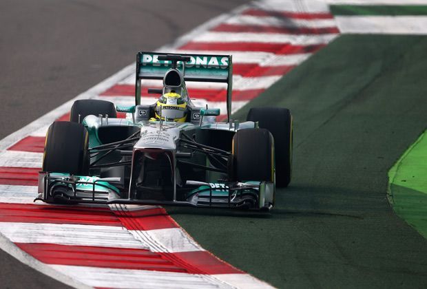 
                <strong>Mercedes mit starker Performance</strong><br>
                Der Mercedes von Lewis Hamilton und Nico Rosberg zeigt im abschließenden Abschnitt seine Qualitäten - Platz 3 (Hamilton) und 2 (Rosberg) stehen zu Buche. Nur einer ist mal wieder nicht zu schlagen...
              