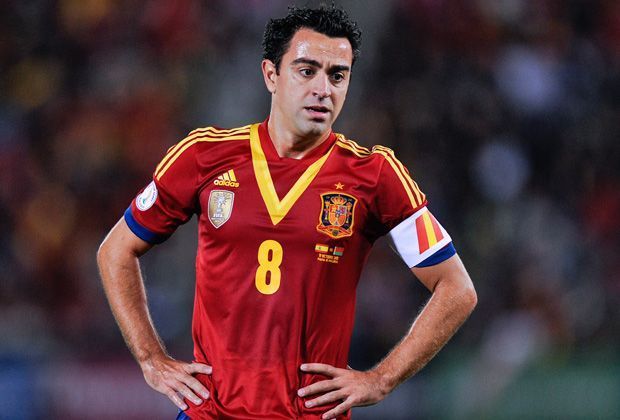 
                <strong>Xavi (34, Spanien)</strong><br>
                Er hat in den vergangenen Jahren alles gewonnen. Meisterschaft, Champions League, Spanischer Pokal, Europameisterschaft und in Südafrika 2010 den WM-Pokal. Xavi möchte seine beeindruckende Karriere mit einem weiteren WM-Titel krönen.
              