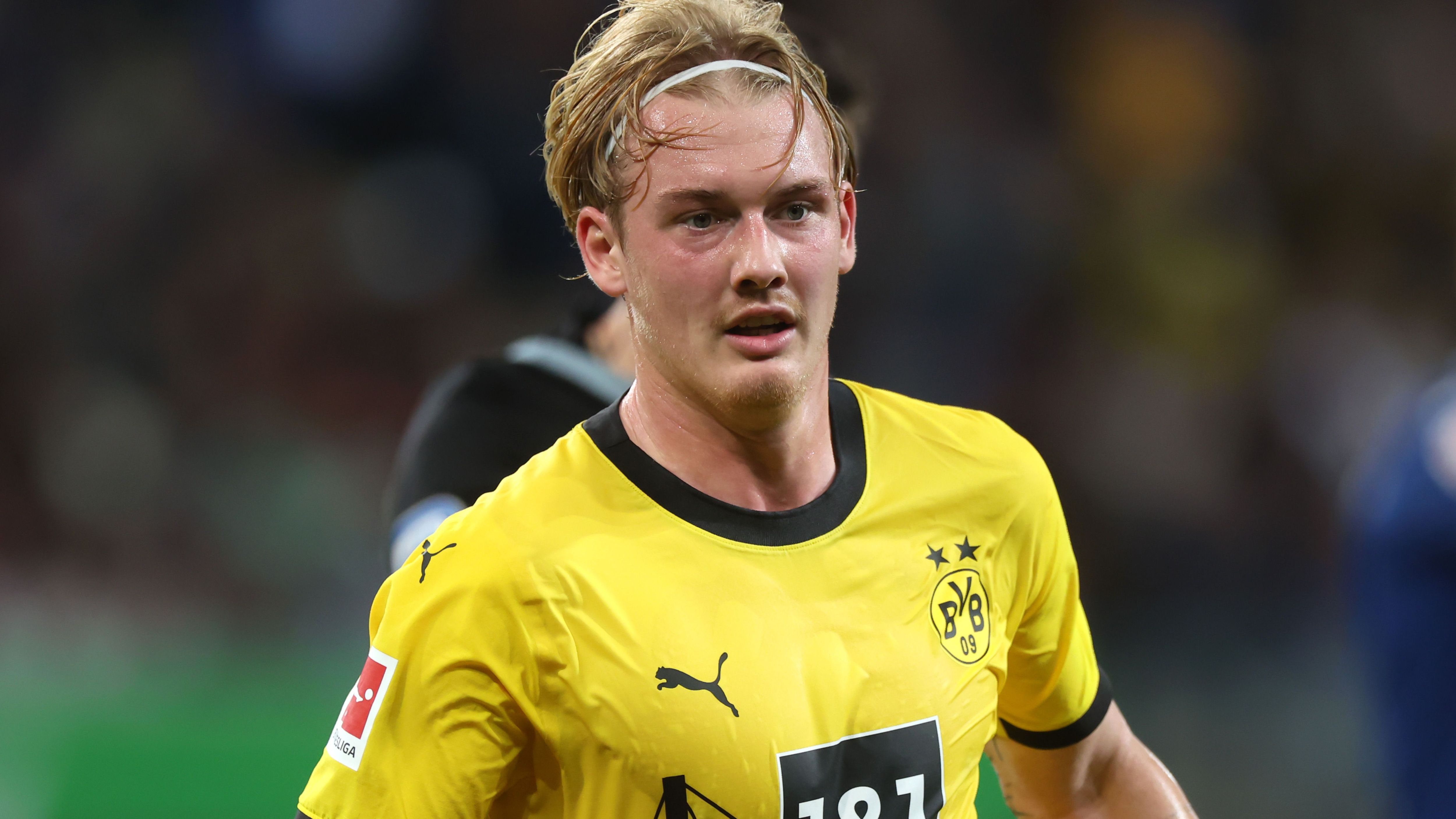 <strong>Julian Brandt (44 Länderspiele)<br></strong>Auch er zählt zu den Besseren beim BVB, schwankt aber wieder stärker in seinen Leistungen als noch in der vergangenen Saison. Dort zählte er zu den absoluten Schlüsselspielern. Im Moment scheinen ihn trotz sechs Torbeteiligungen in sieben Bundesliga-Partien hier und da ein paar Prozent zu fehlen. Vielleicht holt er sie sich beim DFB. <em><strong>ran</strong></em>-Note: 3.