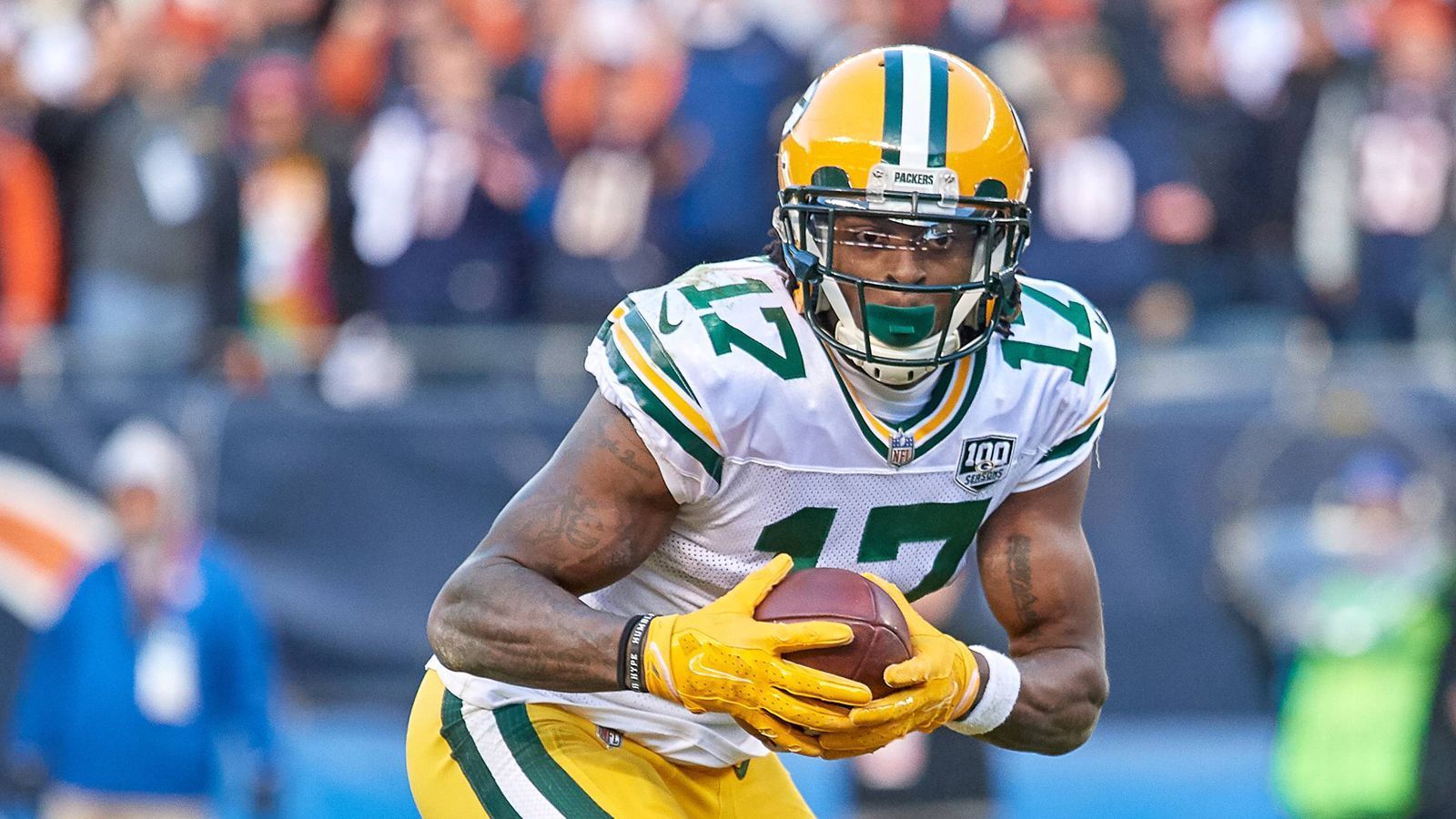 
                <strong>Davante Adams</strong><br>
                Der Gesetzte. 2018 war sein Jahr, er schaffte mit 111 Receptions, 1.386 Yards und 13 Touchdowns Karriere-Bestmarken in allen drei Kategorien. In der vergangenen Saison konnte er nicht ganz an die vorherige Spielzeit anknüpfen - 997 Receiving Yards und fünf Touchdowns standen zu Buche. Dass er zu den Top-Receivern der Liga gehört, ist allerdings unumstritten. Seit Jahren ist er das Lieblingsziel von Quarterback Aaron Rodgers. An ihm führt kein Weg vorbei.
              