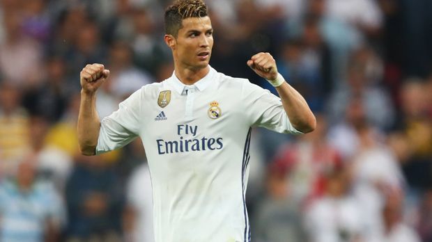 
                <strong>Cristiano Ronaldo</strong><br>
                Durch seine beiden Tore gegen Celta Vigo hat sich Cristiano Ronaldo im europäischen Fußball unsterblich gemacht: Der Stürmer von Real Madrid erzielte nun 368 Liga-Tore in England und Spanien, so viele wie kein anderer Torschütze in Europas Top-Fünf-Ligen vor ihm. Der bisherige Rekordhalter Jimmy Greaves schoss in der Premier League 366 Tore bis 1979. 
              
