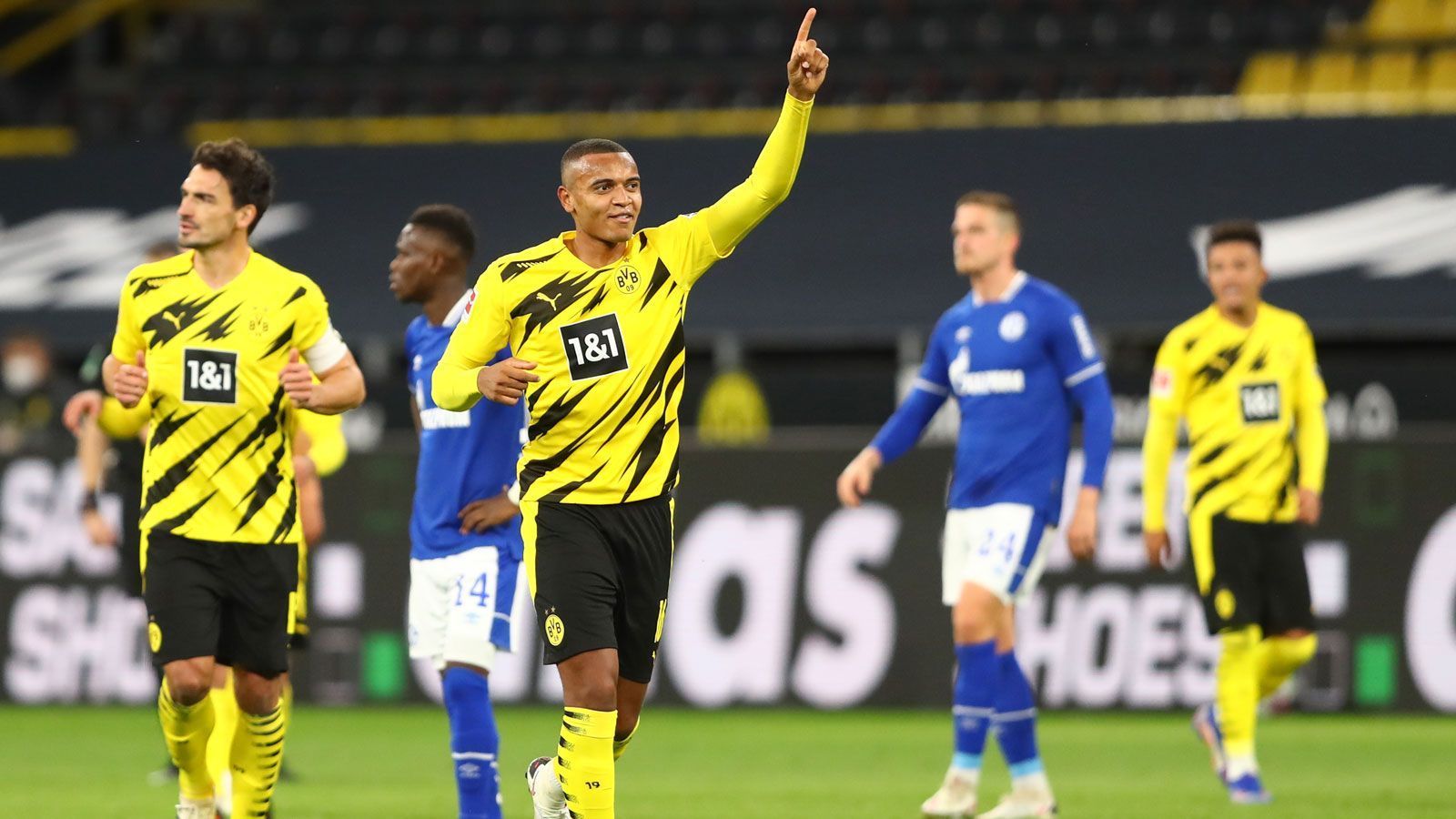 
                <strong>Manuel Akanji</strong><br>
                Viel zu tun hat die Dortmunder Abwehr in der ersten Halbzeit nicht. Trotzdem leistet sich Akanji den ein oder anderen Patzer. Einzig der Schalker Schwäche ist es zuzuschreiben, das hier nichts Folgenschweres passiert. Bringt den BVB mit seinem Treffer zum 1:0 in der zweiten Halbzeit dann aber auf die Siegerstraße. Nach einer kurzen Ecke staubt Akanji einen Abpraller im Strafraum eiskalt ab. ran-Note: 3
              