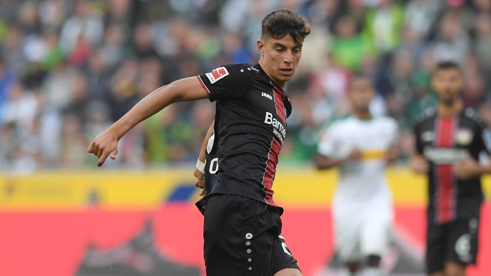 
                <strong>Gewinner: Kai Havertz</strong><br>
                Vielleicht hat Löw Julian Brandt endlich mal zugehört. Der Leverkusener sagte über seinen Teamkollegen mal: "Was er spielerisch, technisch und auch im Kopf leistet, ist teilweise grandios. Er ist so talentiert, dass er das Zeug hat, ein Weltstar zu werden", sagte Brandt. Mittelfeldmann Havertz, laut Bayer-Trainer Heiko Herrlich "das größte Talent, das ich seit Toni Kroos gesehen habe", kommt in 55 Bundesliga-Spielen auf immerhin 22 Torbeteiligungen. Dass Löw ihn nur nominiert hat, weil er vor dem Spiel gegen Peru in Sinsheim mit der Fritz-Walter-Medaille als bester deutscher Nachwuchsspieler 2018 ausgezeichnet werden soll, stimmt so nicht.
              