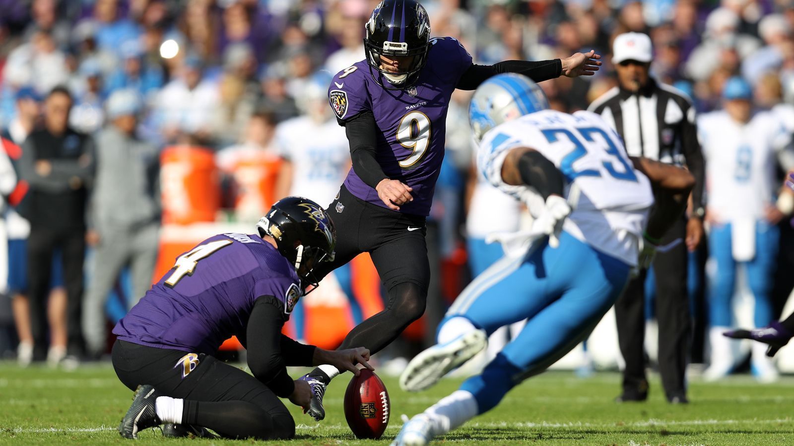 <strong>Justin Tucker - 61 Yards</strong><br>Der wohl sicherste Schütze in der Geschichte der Liga traf aus 61 Yards. Am 16. Dezember 2013 zielte Justin Tucker für die Baltimore Ravens in Detroit gegen die Lions ganz genau.
