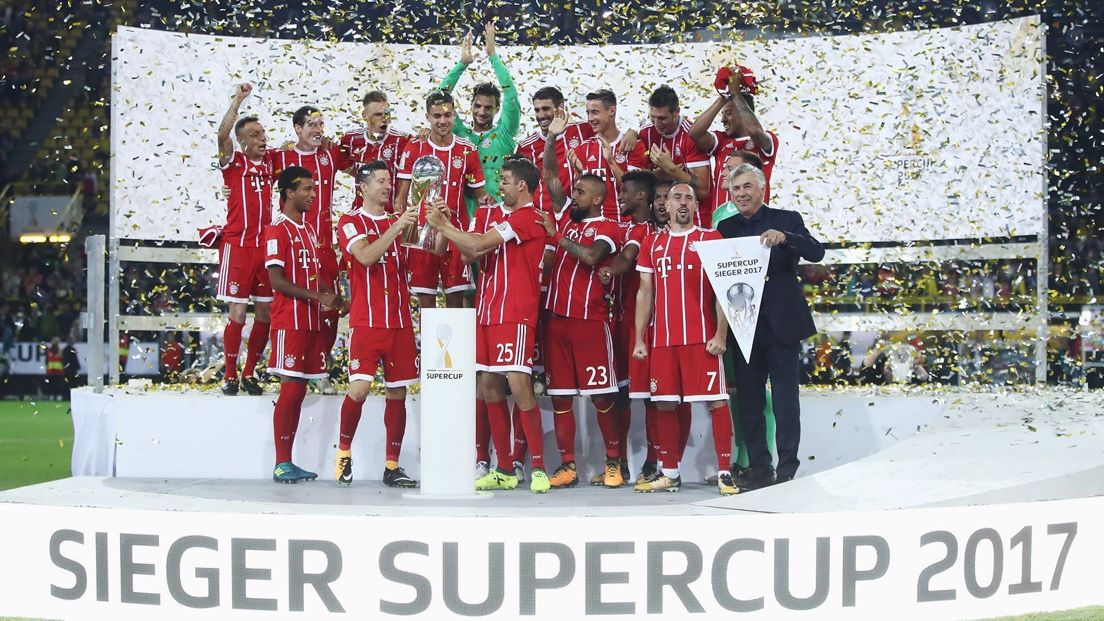 
                <strong>12. August Supercup Frankfurt - Bayern, Supercopa Barcelona - Sevilla</strong><br>
                Die Bayern und Eintracht Frankfurt können am 12. August den ersten deutschen Titel gewinnen. In der Commerzbank-Arena geht es um den Supercup zwischen dem deutschen Meister und dem Pokal-Sieger. Am gleichen Tag wird der spanische Ableger zwischen dem FC Barcelona und dem FC Sevilla ausgetragen. 
              