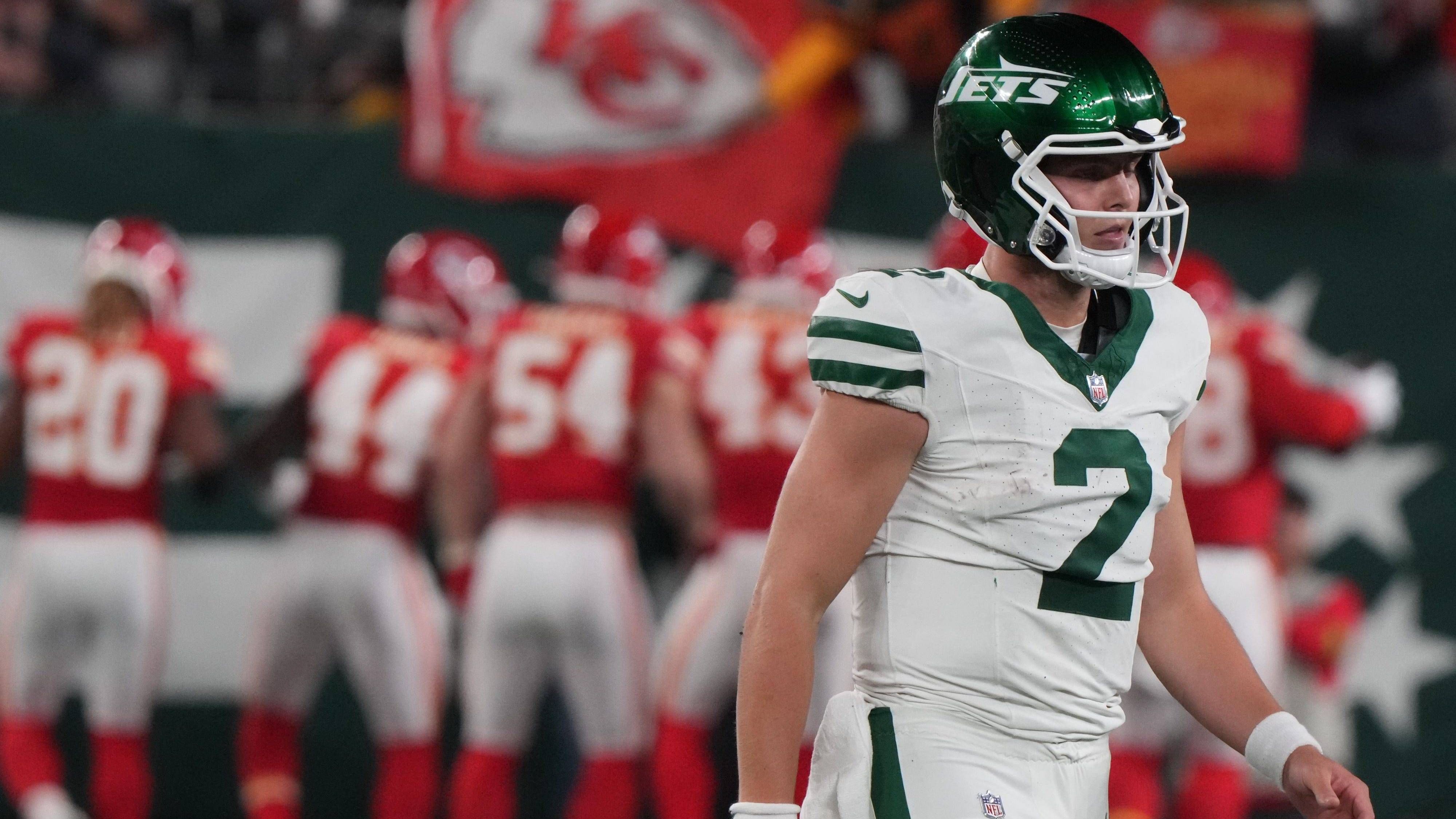 <strong>Gewinner: Zach Wilson (New York Jets)</strong><br>Ja, am Ende hat es nicht gereicht. Die New York Jets verloren gegen die Kansas City Chiefs mit 20:23. Auch, weil Wilson fumblete. Aber es war ein Beweis dessen, was in ihm steckt. Nun muss er die bisher beste Leistung seiner Karriere jedoch endlich auch mal konservieren.