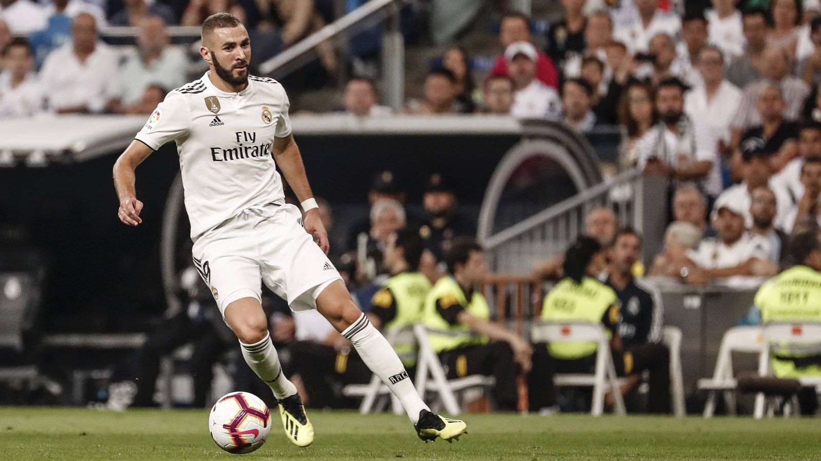 
                <strong>Karim Benzema (Frankreich)</strong><br>
                Geburtsdatum: 19. Dezember 1987Verein: Real MadridPosition: MittelstürmerTitel 2018: Champions-League-SiegerWM-Einsätze: - (Benzema wurde von Nationaltrainer Didier Deschamps nicht nominiert)
              